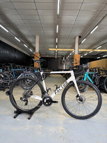 Factor O2 AXS Carbon Racefiets
