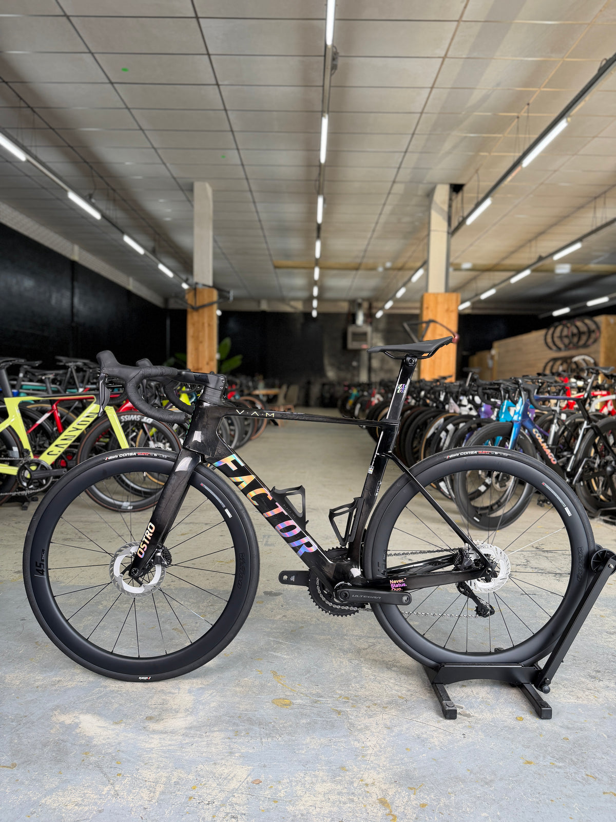 NIEUW Factor Ostro VAM Di2 Carbon Racefiets