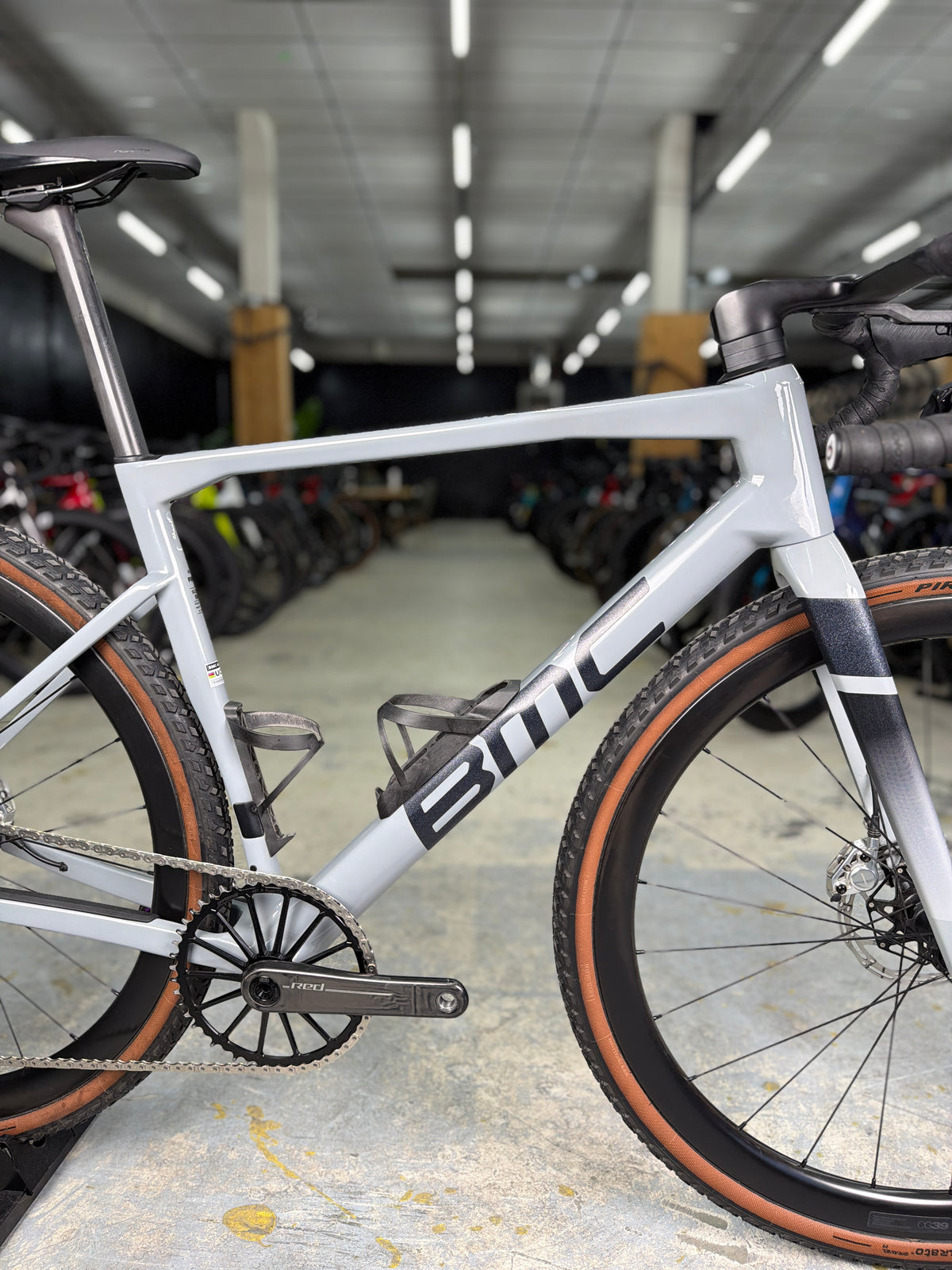 BMC Kaius 01 ONE SRAM RED eTap Gravel Fiets