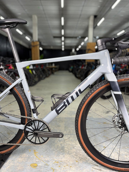 BMC Kaius 01 ONE SRAM RED eTap Gravel Fiets