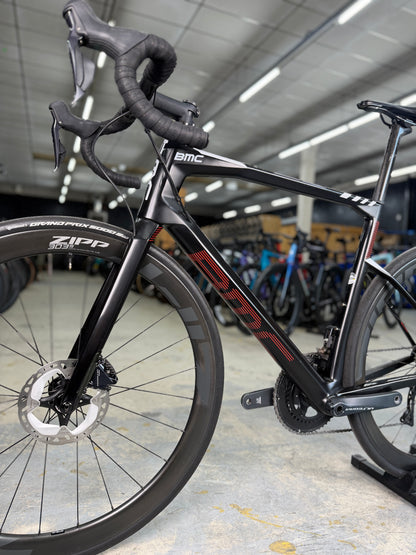 BMC Roadmachine 02 ONE Di2 Carbon Racefiets