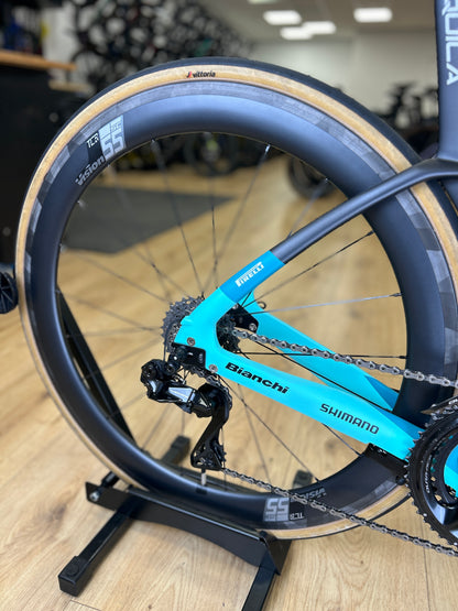 Bianchi Aquila CV Di2 Carbon Racefiets