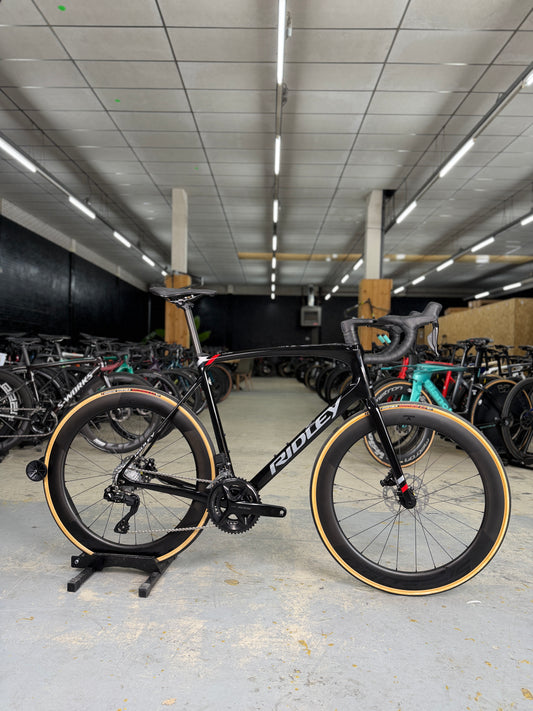 SHOWROOM Ridley Fenix SLiC Di2 Carbon Racefiets