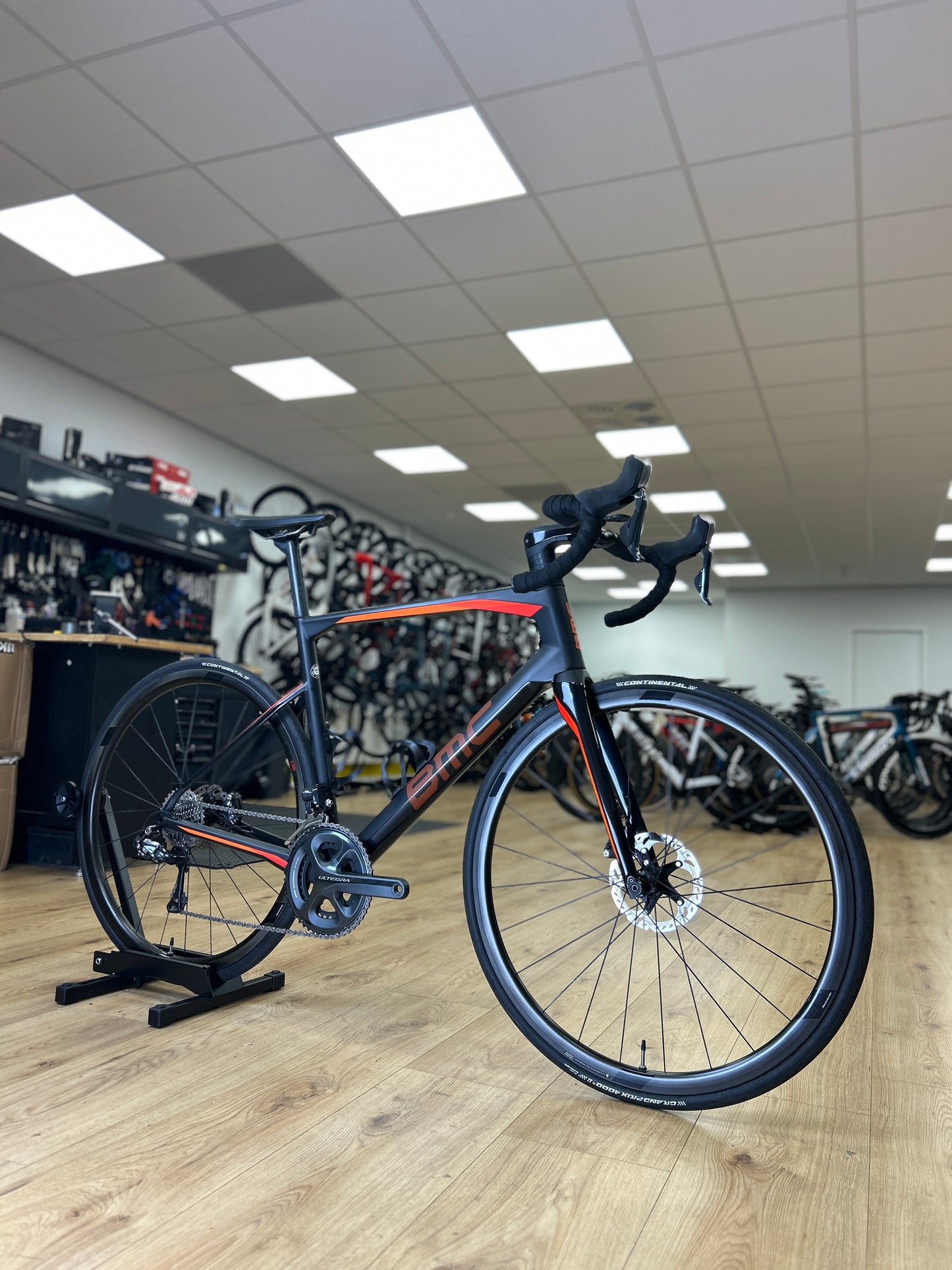 1000 km BMC Roadmachine 01 Di2 Carbon Racefiets