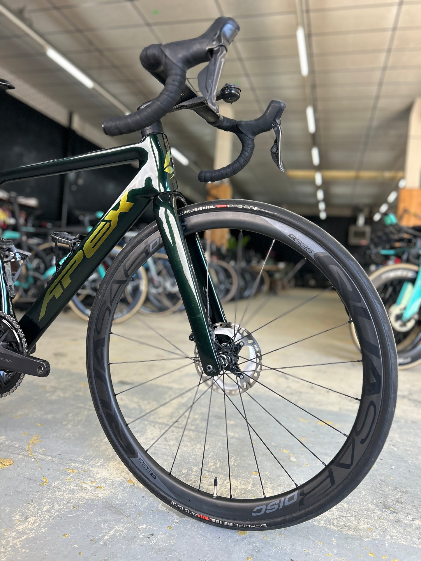 Apex Soniq Di2 Carbon Road Bike