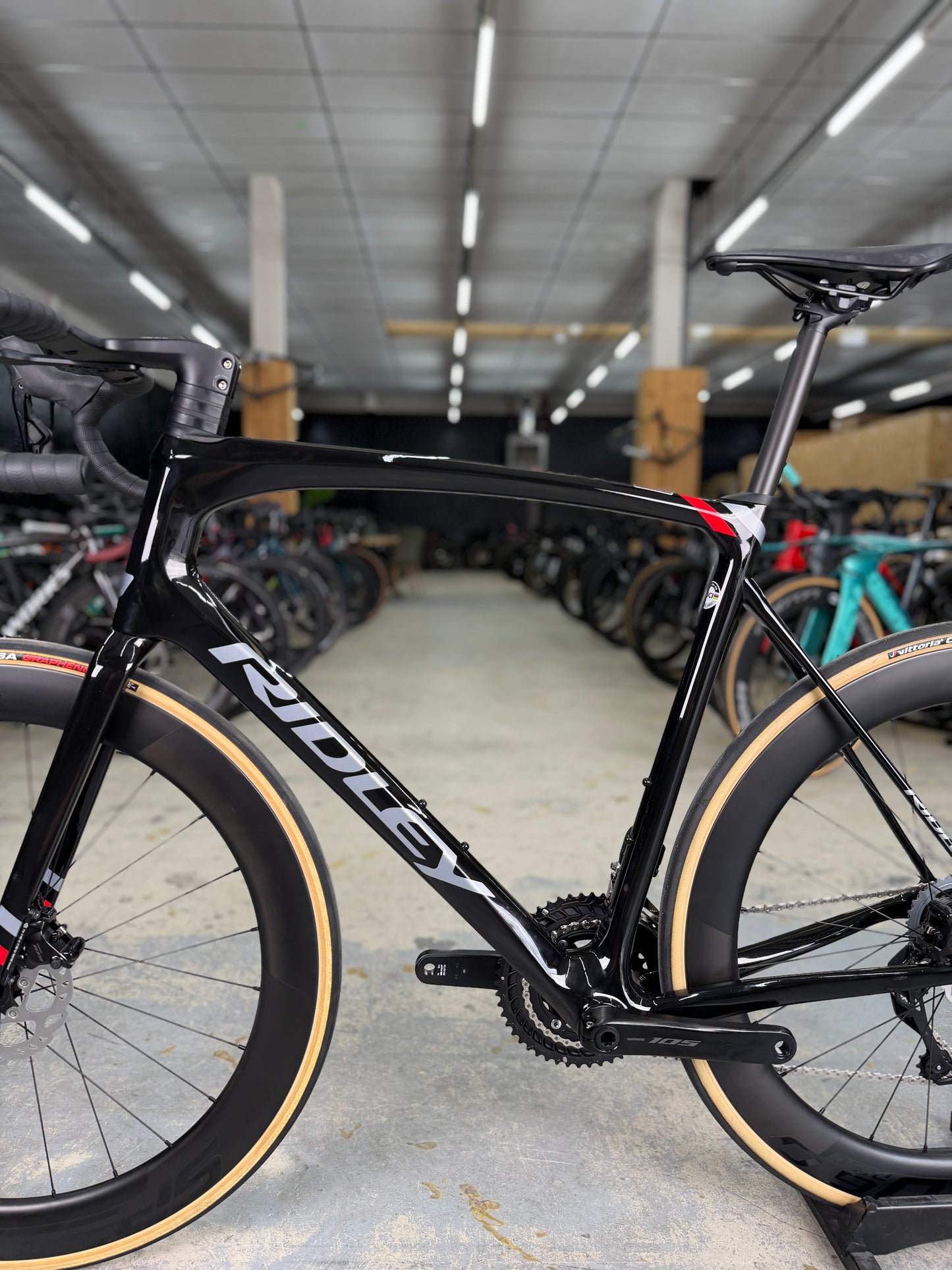 SHOWROOM Ridley Fenix SLiC Di2 Carbon Racefiets