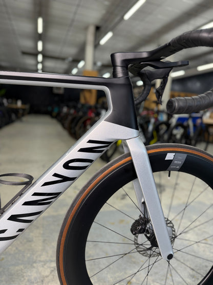 300km Canyon Aeroad CF SLX Di2 Carbon Racefiets