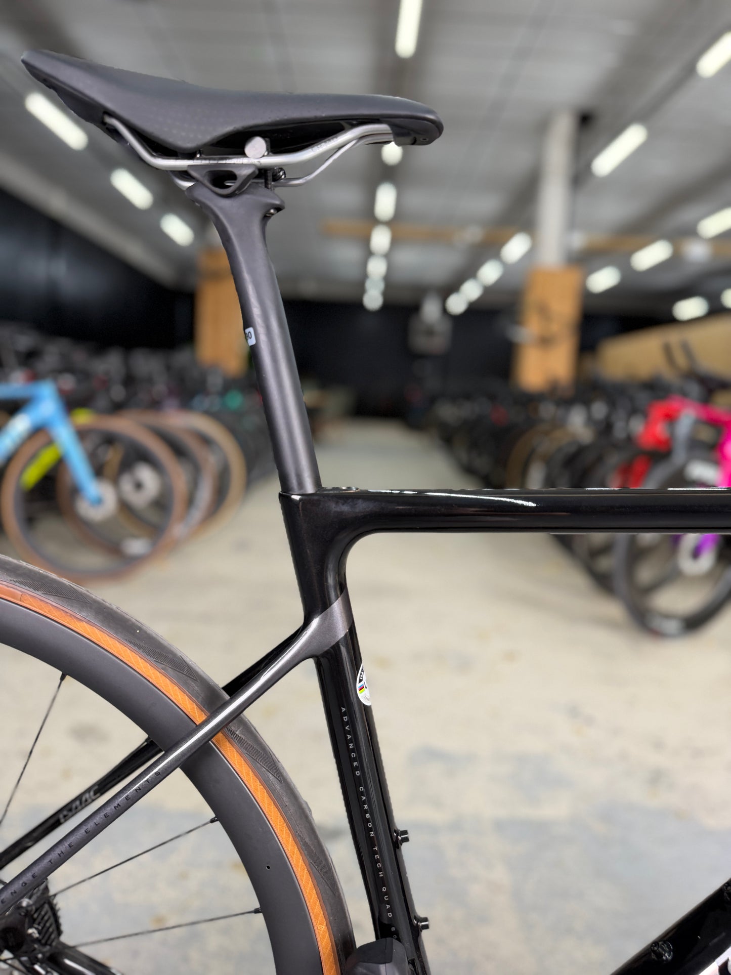 NIEUW Isaac Element Di2 Carbon Racefiets