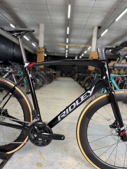 SHOWROOM Ridley Fenix SLiC Di2 Carbon Racefiets
