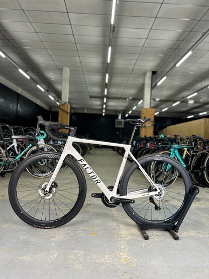 Showroom Factor O2 Di2 Carbon Racefiets