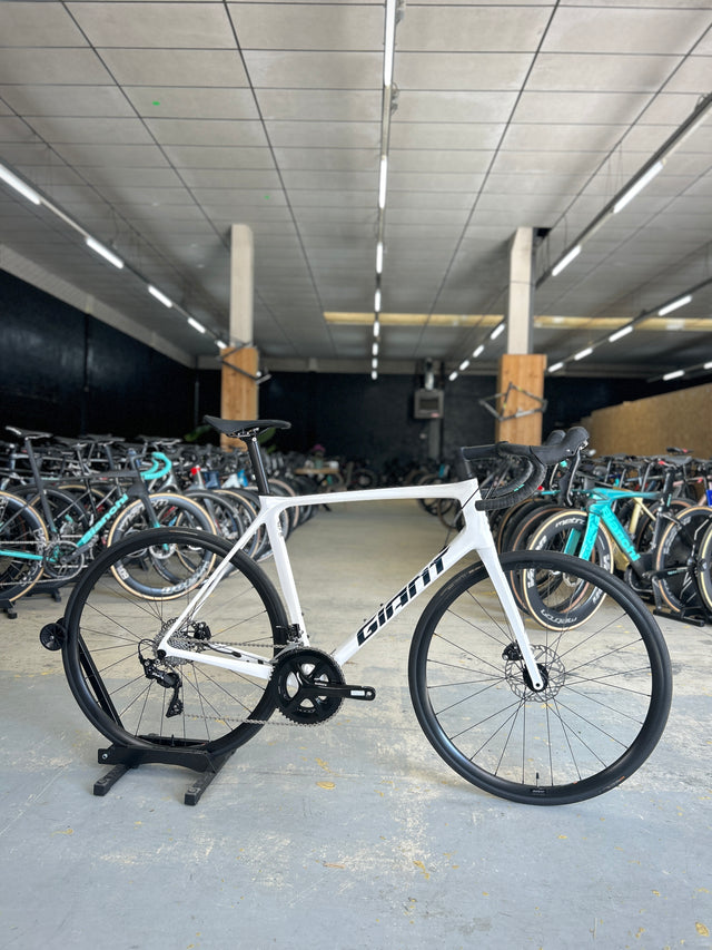 NEW Giant TCR Advanced 2 Carbon Road Bike