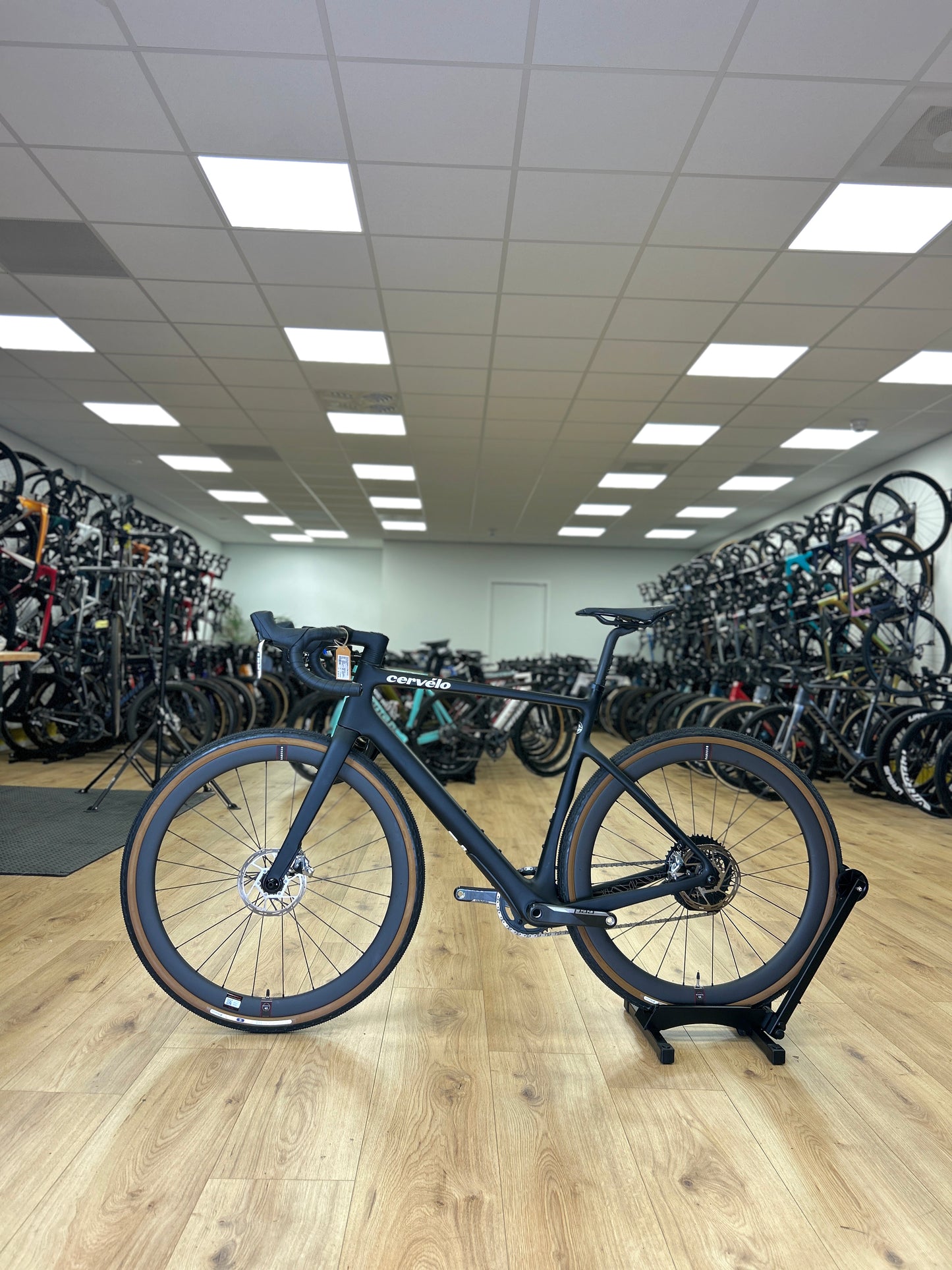 0km Showroom Model Cervelo Aspero 5 Red XPLR AXS Gravel Fiets