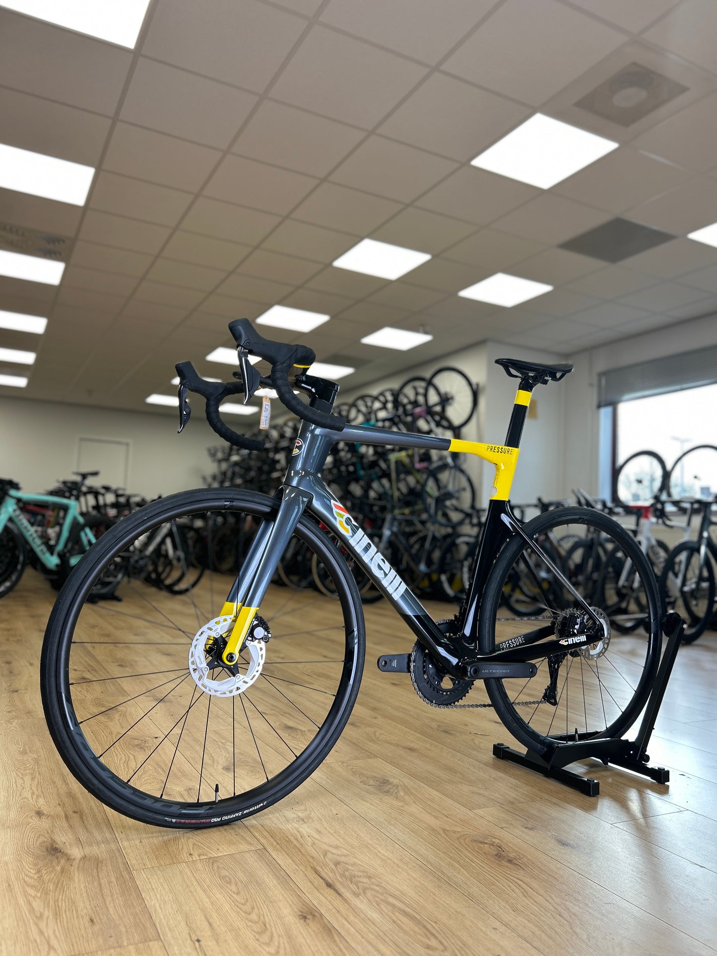 0km Showroom Model Cinelli Pressure Di2 Carbon Racefiets