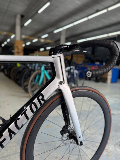 Factor ONE AXS Carbon Racefiets