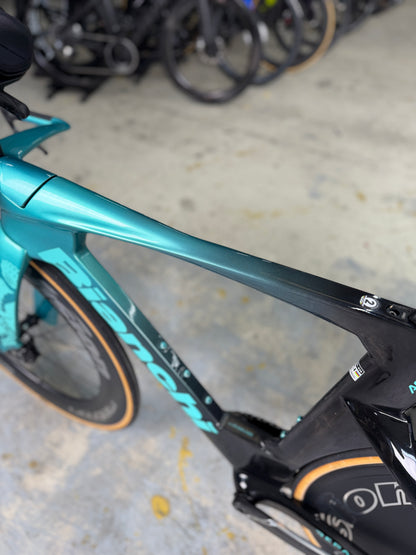 Bianchi Aquila RC Disc Di2 Carbon Racefiets