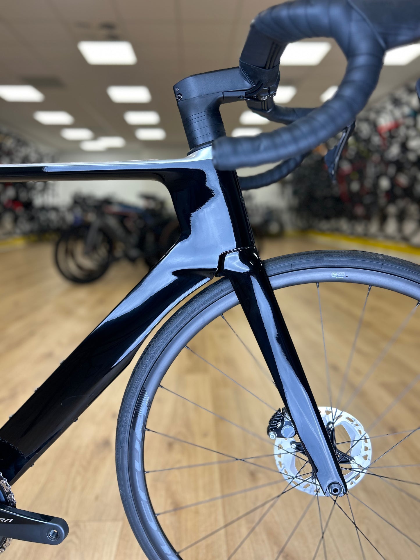 Showroom Orbea Orca Aero Carbon Disc Racefiets