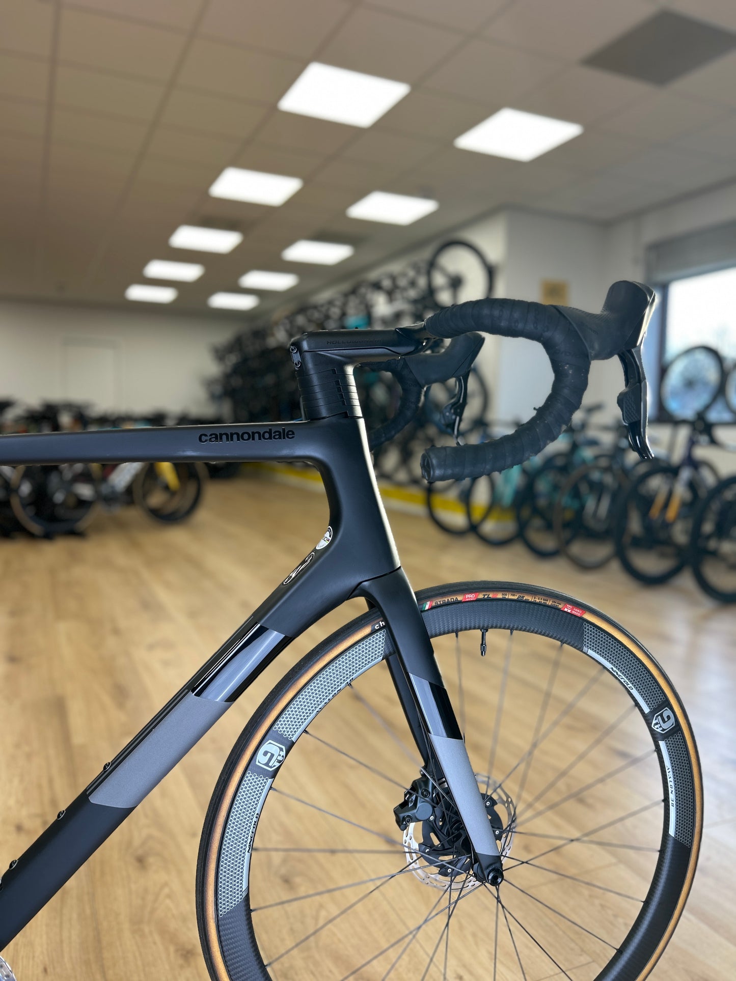 Showroom Model 0km Cannondale SuperSix EVO Hi-MOD Disc Carbon Racefiets