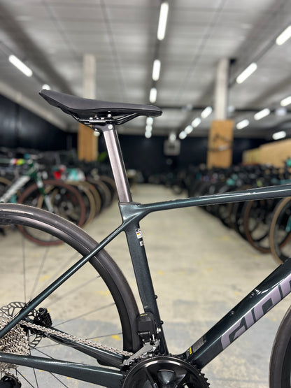 NEW Giant TCR Advanced Di2 Carbon Road Bike