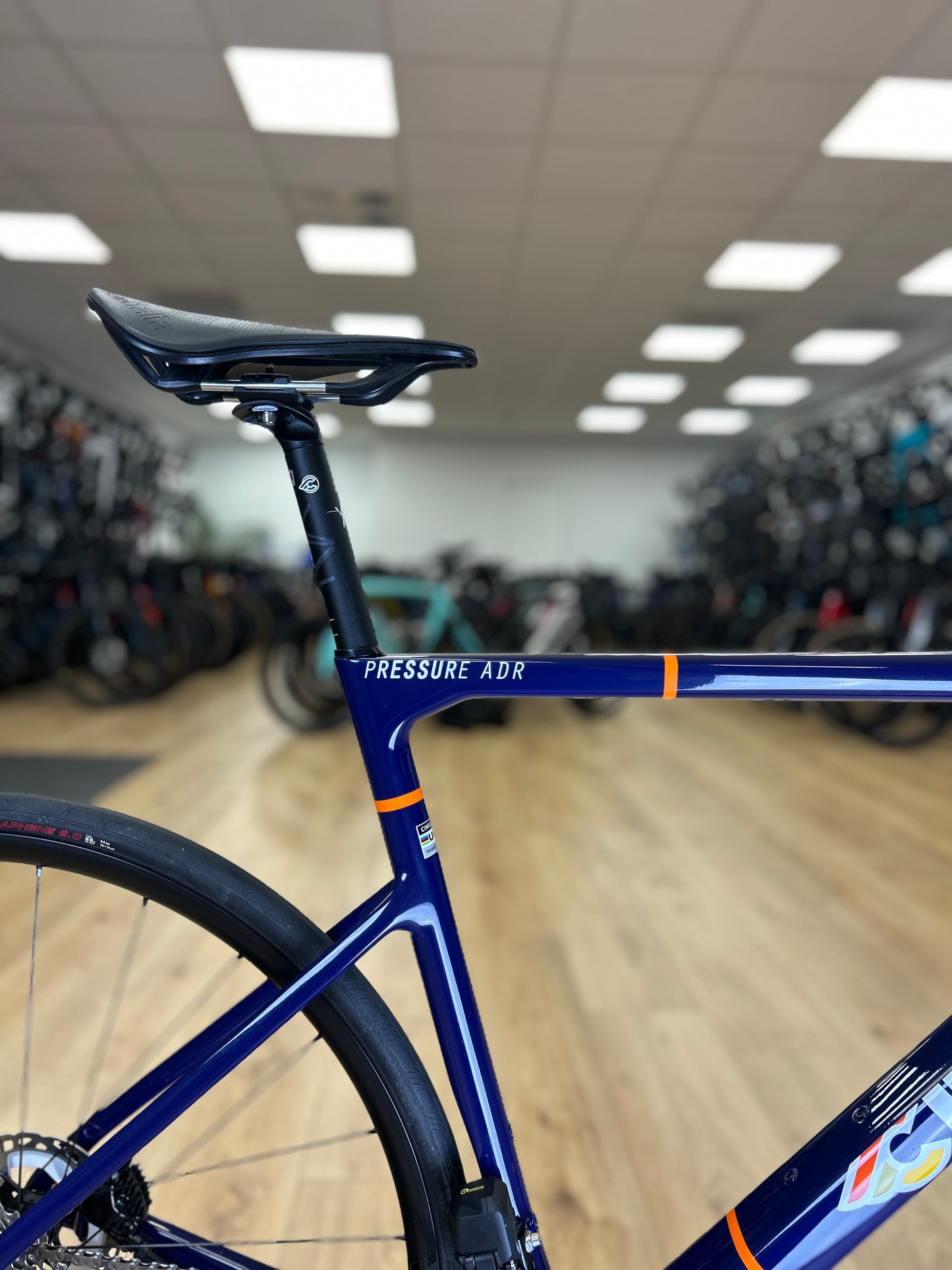0km Showroom Model Cinelli Pressure Di2 Carbon Racefiets