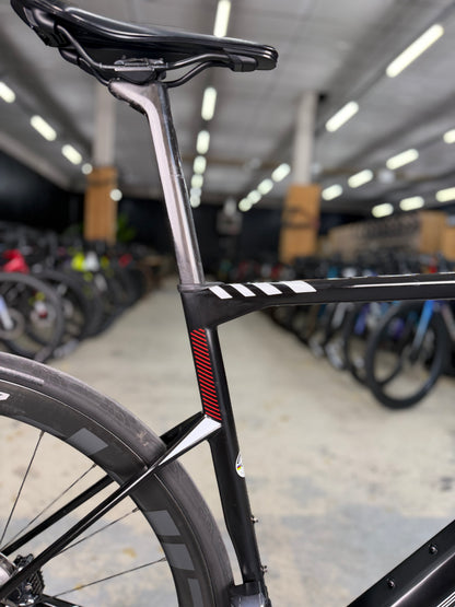 BMC Roadmachine 02 ONE Di2 Carbon Racefiets