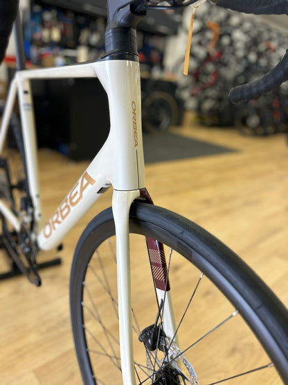 0km Showroom Model Orbea Orca M30iTEAM Di2 Carbon Racefiets