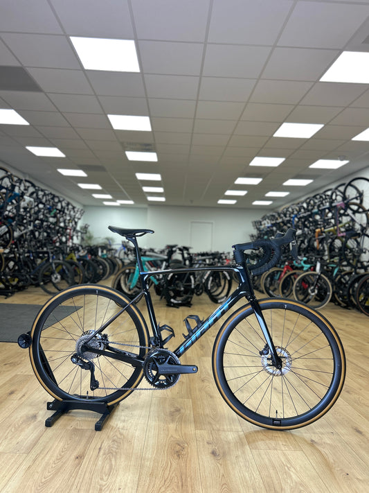 Giant Defy Advanced Pro 0 Di2 Carbon Road Bike