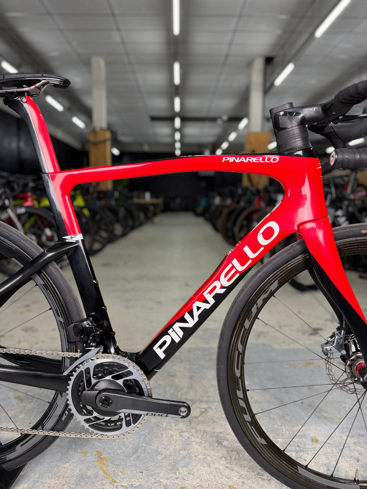Pinarello F eTap Red Carbon Racefiets
