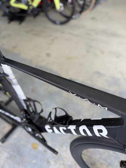 NIEUW Factor Ostro VAM Di2 Carbon Racefiets