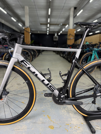 Focus Izalco Max 9.7 Di2 Carbon Racefiets