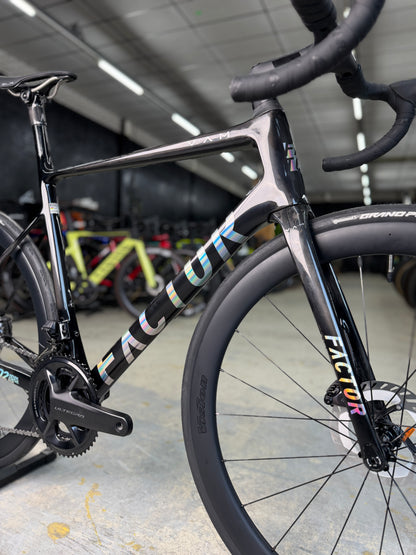 NIEUW Factor O2 VAM Di2 Carbon Racefiets