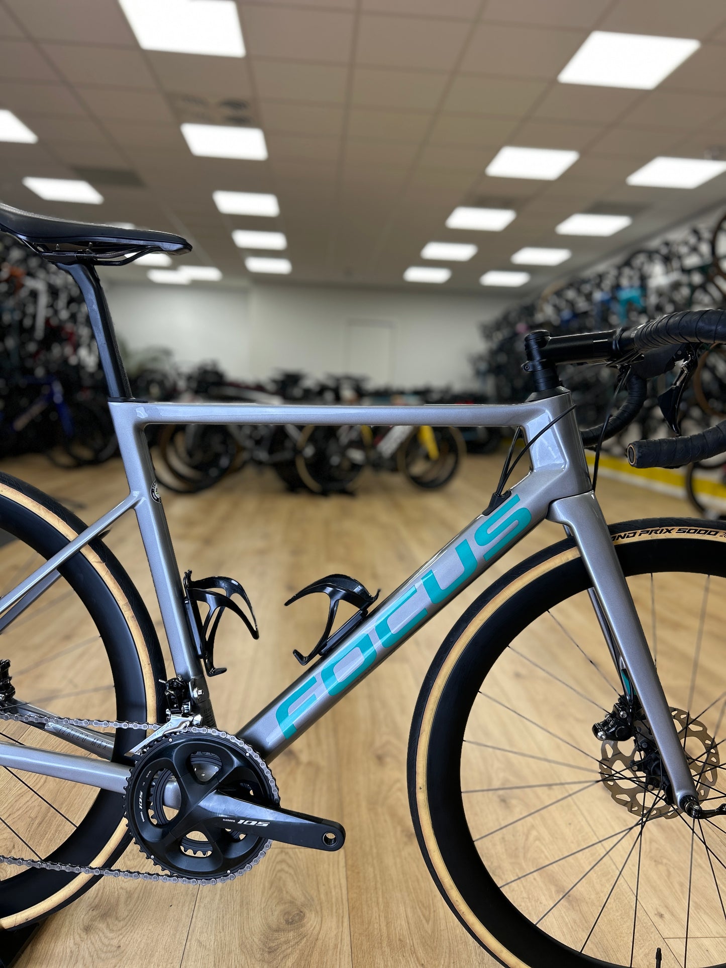 Focus Izalco MAX Disc 8.7 Carbon Racefiets