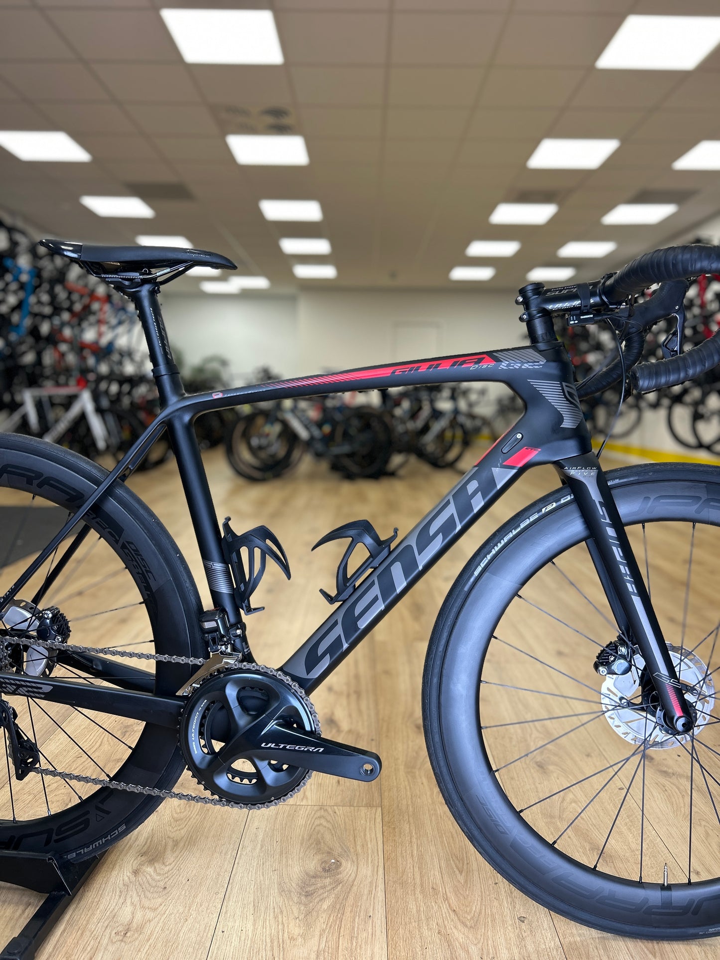 SHOWROOM MODEL Sensa Guilia G2 Di2 Carbon Racefiets