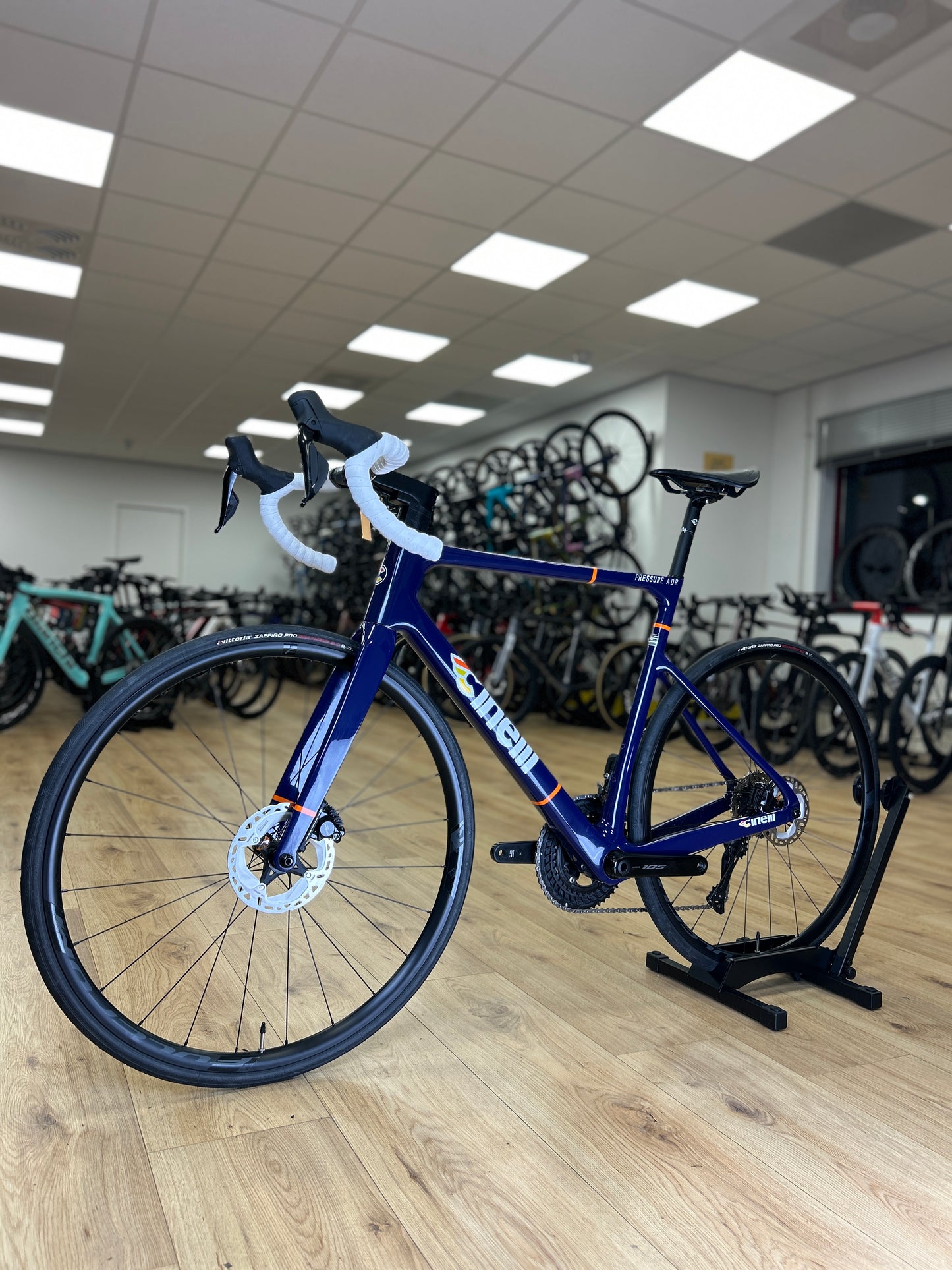 0km Showroom Model Cinelli Pressure Di2 Carbon Racefiets