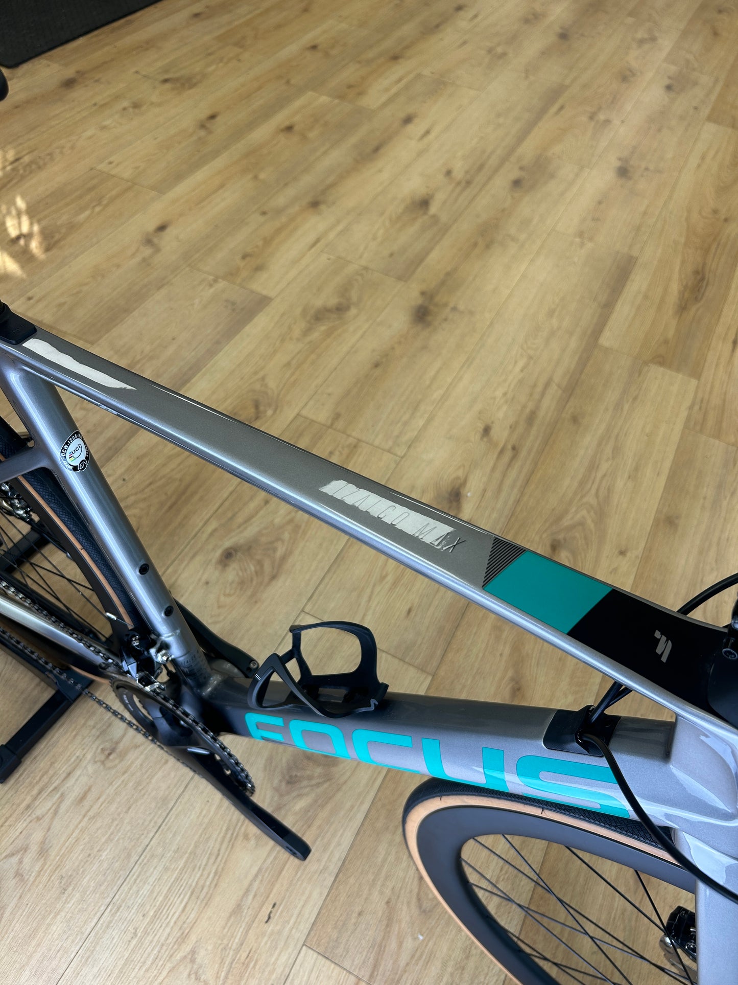 1000km Focus Izalco Max 8.7 Carbon Racefiets
