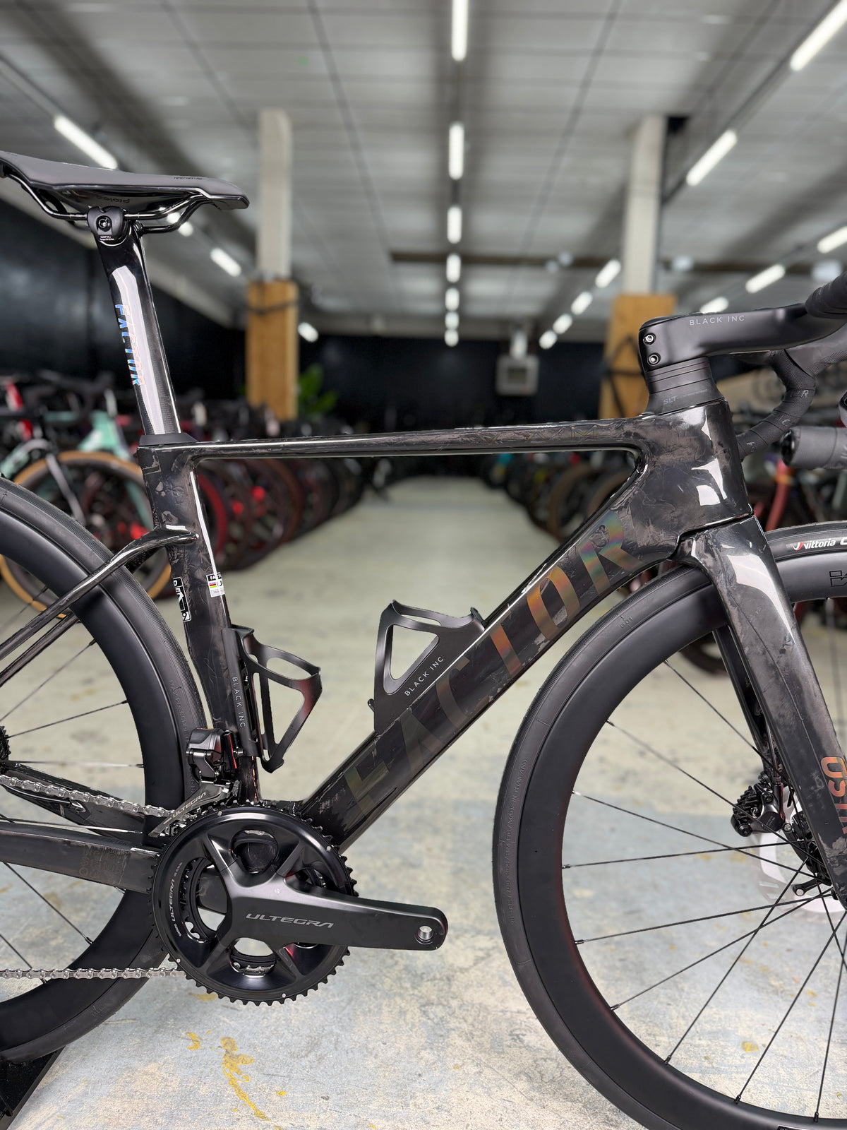 NIEUW Factor Ostro VAM Di2 Carbon Racefiets