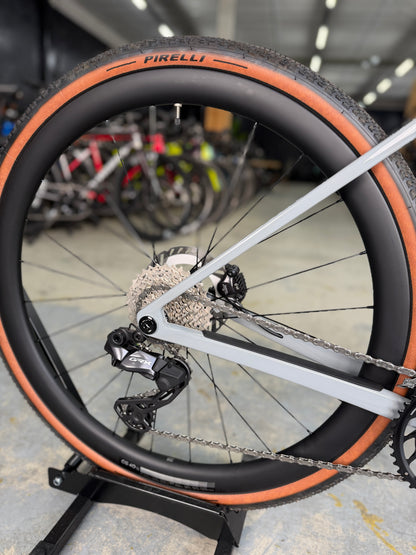 NIEUW BMC Kaius 01 THREE Di2 Gravel Fiets