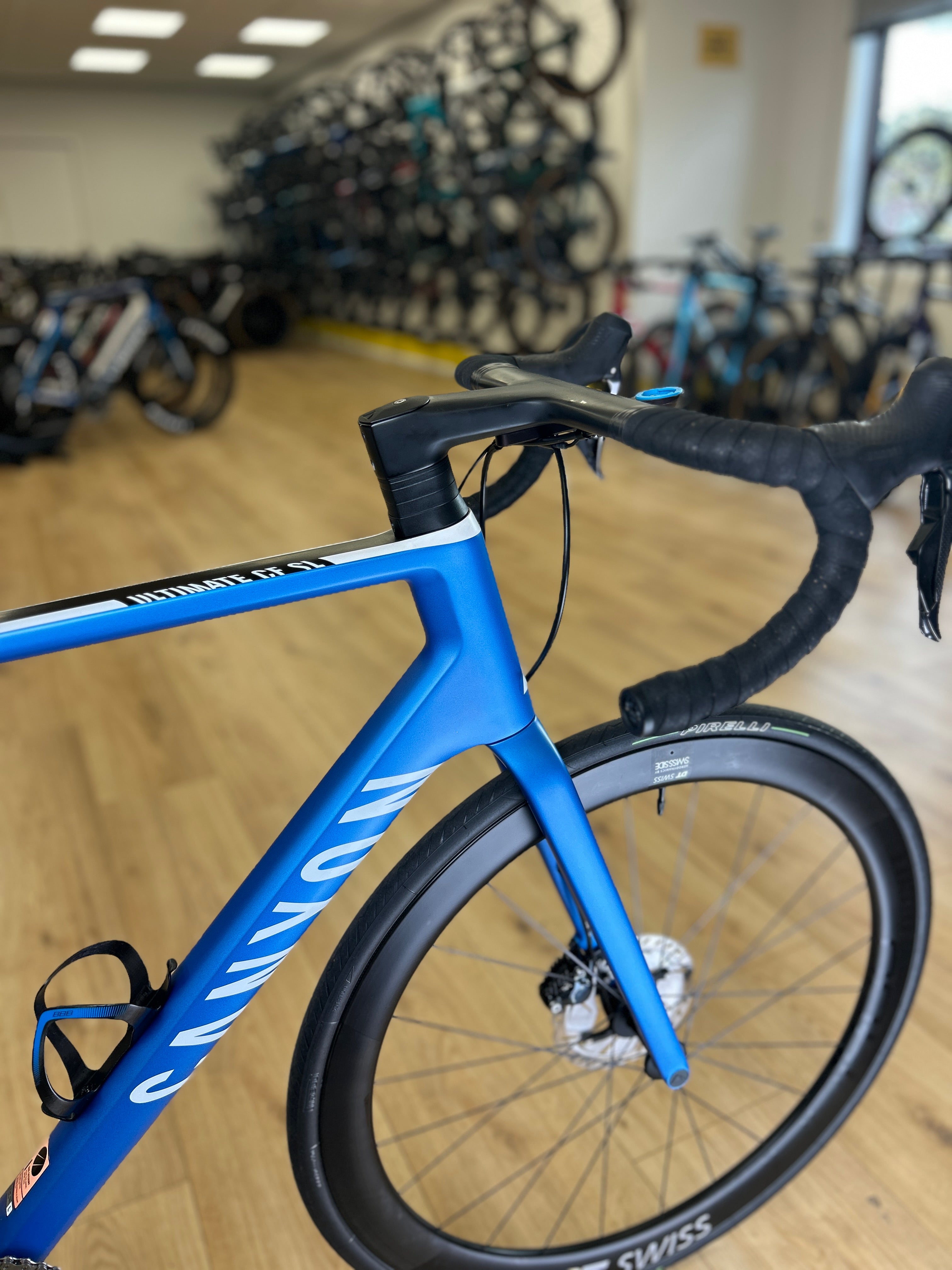 Canyon Ultimate CF SL Disc Di2 Carbon Racefiets – Racefiets013