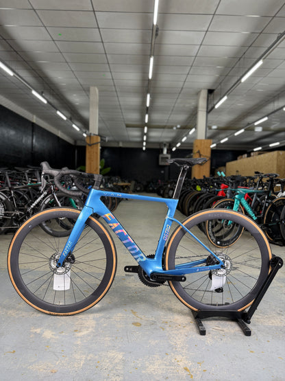 NIEUW Factor Ostro VAM Di2 Carbon Racefiets