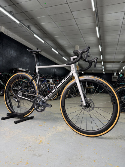 Focus Izalco Max 9.7 Di2 Carbon Racefiets