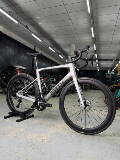 NIEUW BMC Roadmachine R01 Di2 Carbon Racefiets