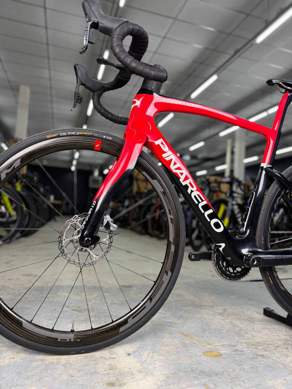 Pinarello F eTap Red Carbon Racefiets