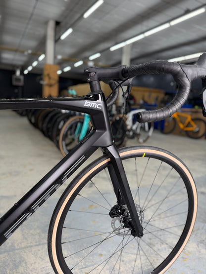 NIEUW BMC Roadmachine Four Di2 Carbon Racefiets