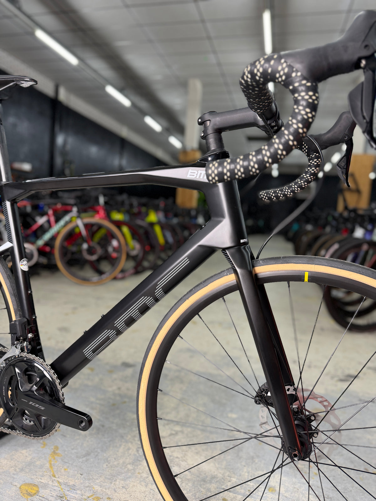 NIEUW BMC Roadmachine Five Di2 Carbon Racefiets