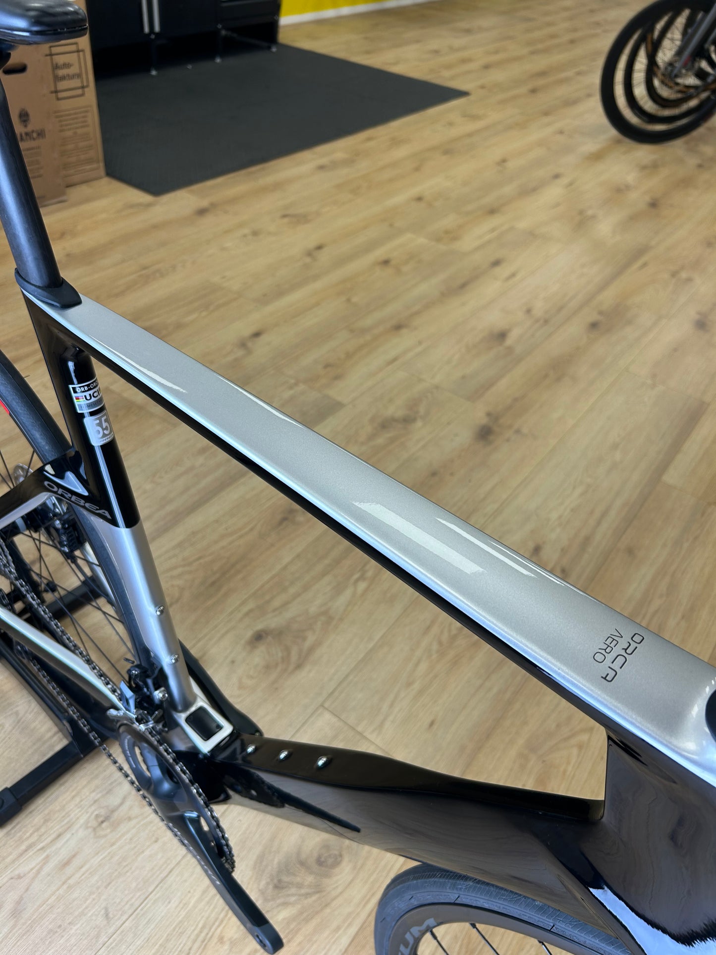 Showroom Orbea Orca Aero Carbon Disc Racefiets