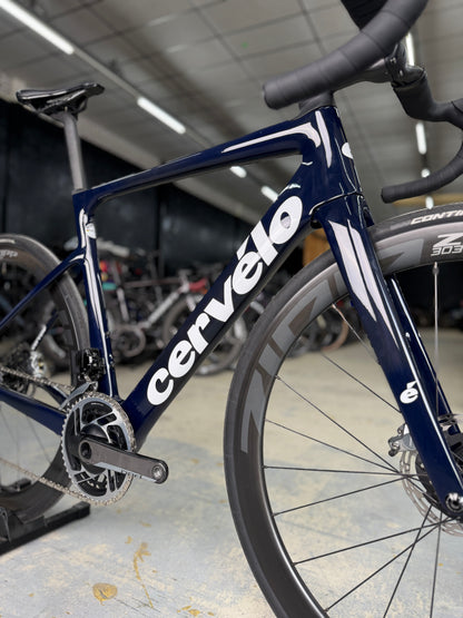 Cervélo Caledonia-5 Red eTap Carbon Racefiets