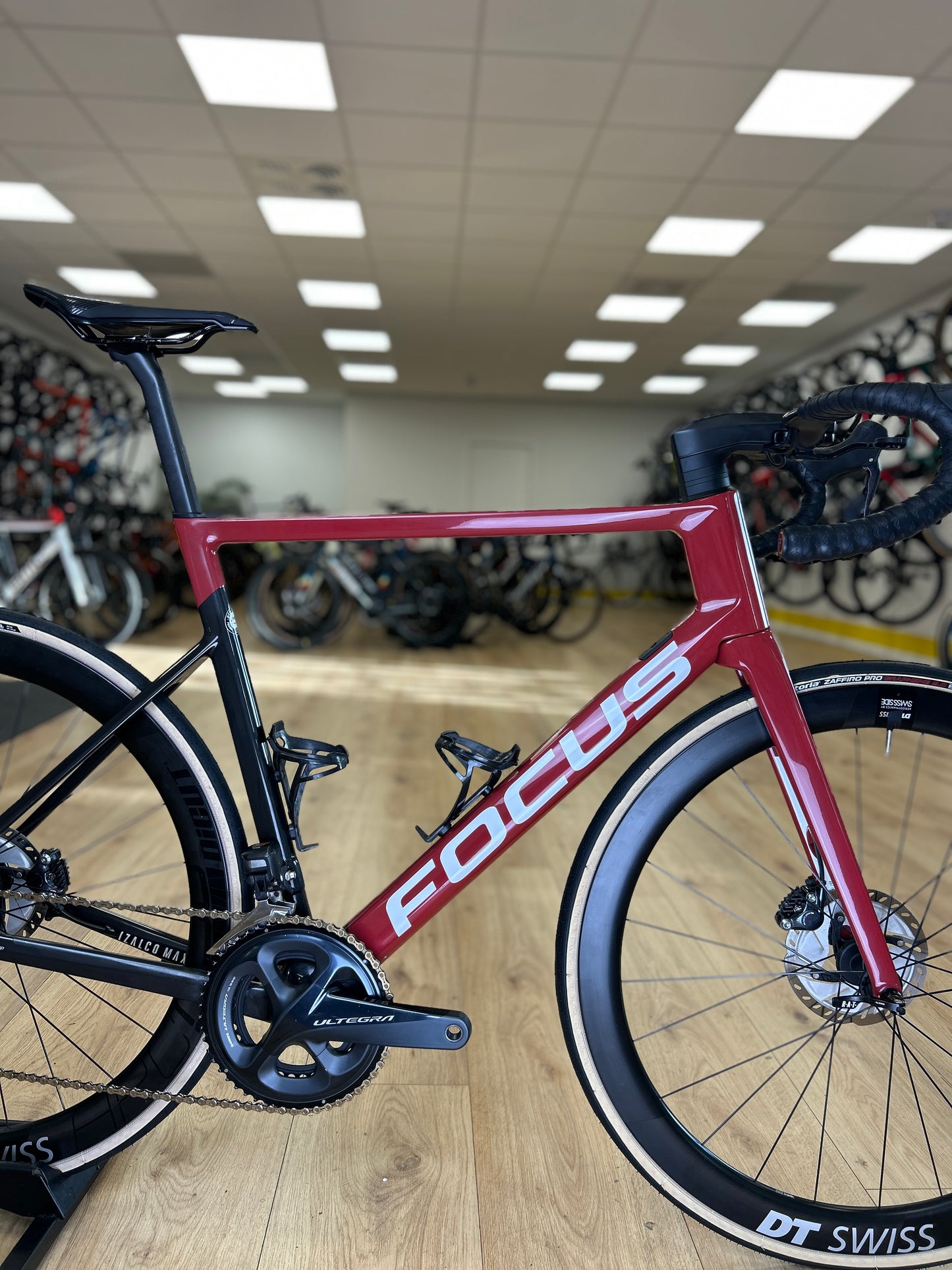 Focus Izalco Max 9.8 Di2 Carbon Racefiets