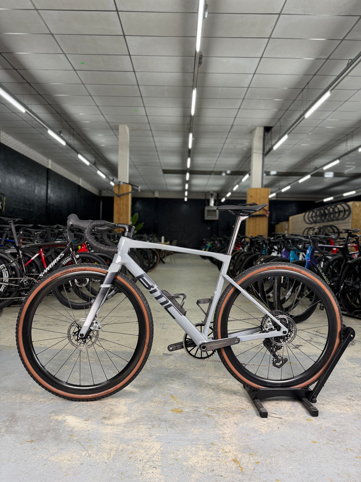 BMC Kaius 01 ONE SRAM RED eTap Gravel Fiets