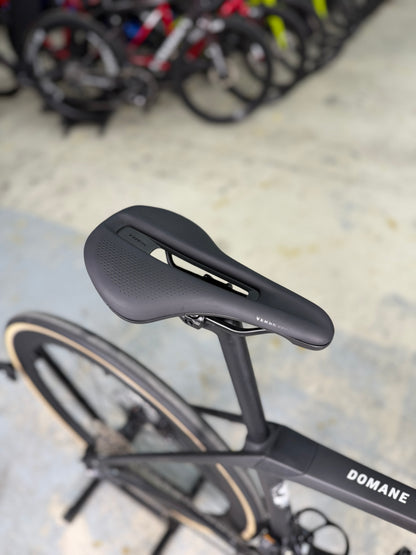 SHOWROOM Trek Domane SLR Di2 Carbon Racefiets