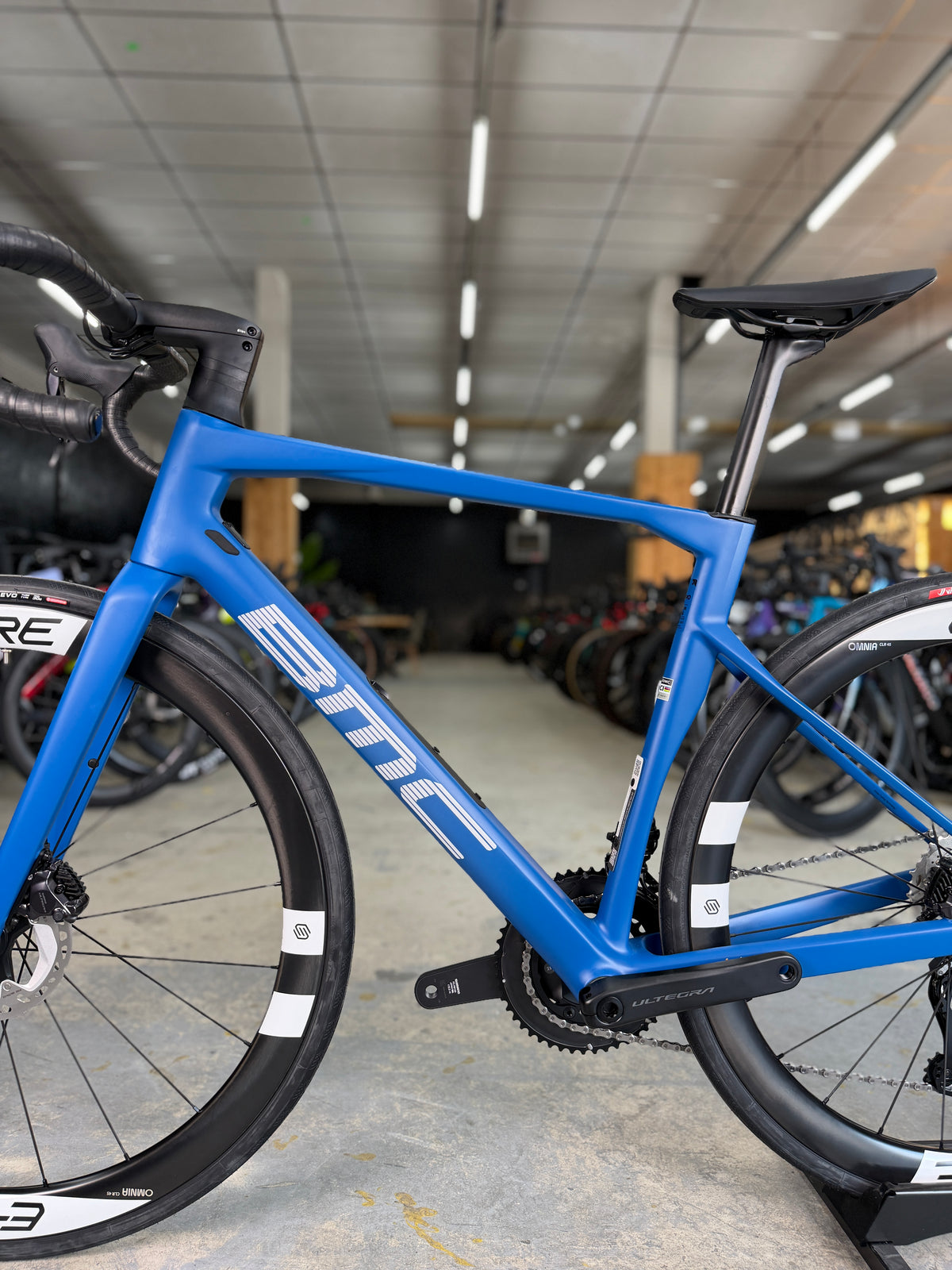 NIEUW BMC Roadmachine TWO Di2 Carbon Racefiets