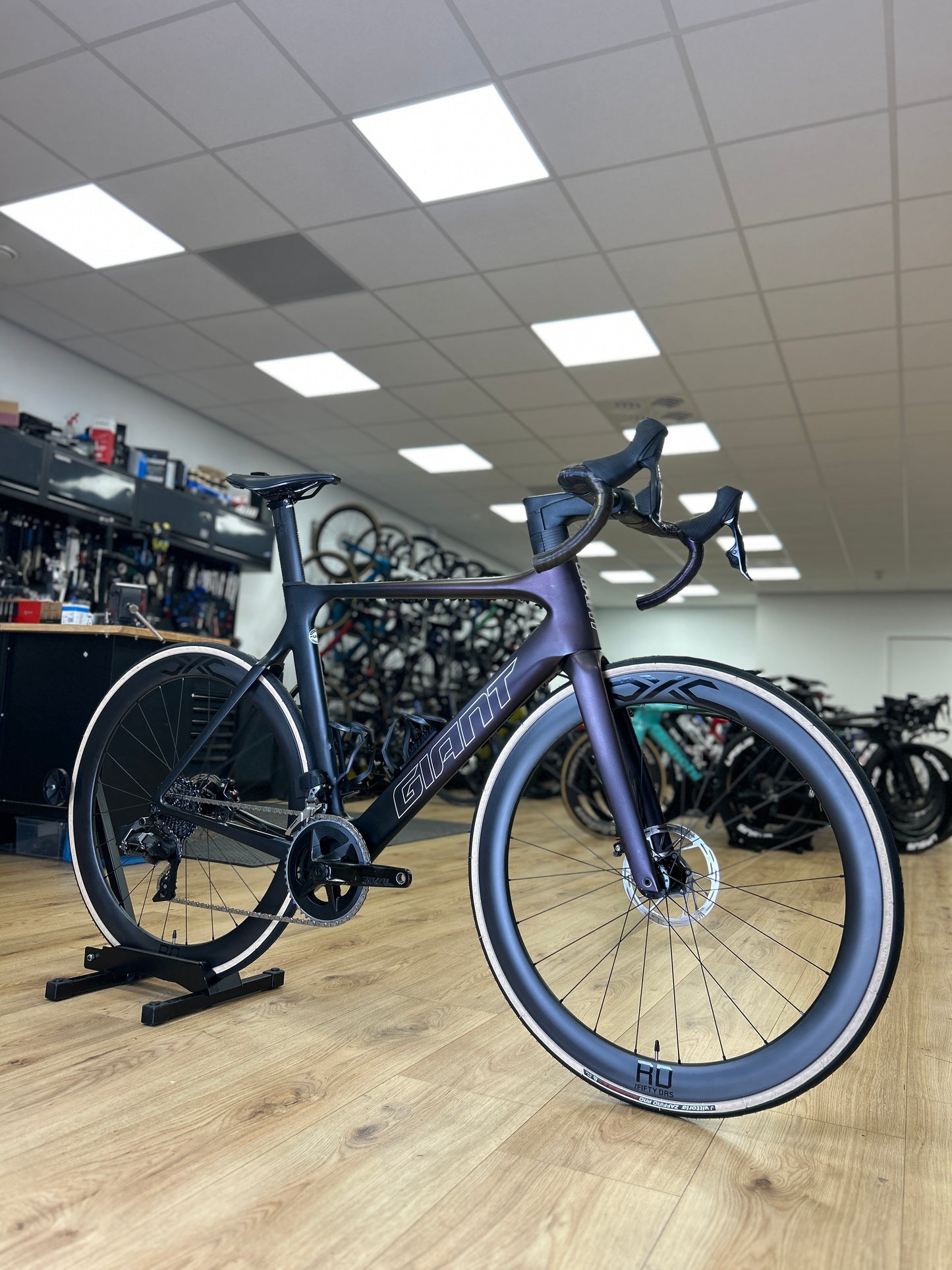 Giant Propel Advanced Pro 1 AXS Carbon Road Bike